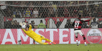 Con Muslera como héroe, Estudiantes eliminó por penales a Flamengo y enfrentará al Palmeiras en la final de la Copa Libertadores