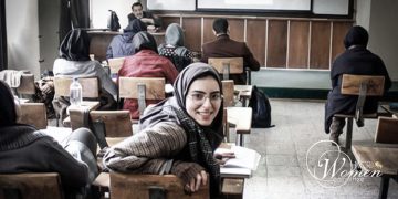 وجود افزایش ثبت نام در دانشگاه، رژیم ایران زنان را از بازار کار حذف می کند