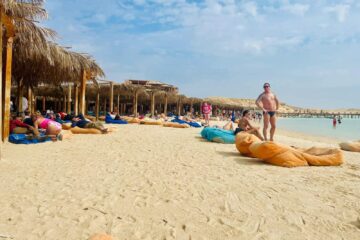 Ausflug Orange Bay Hurghada mit weißem Sandstrand und türkisblauem Meer auf der Giftun-Insel
