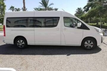 Moderne klimatisierte Transferfahrzeug von Toyota für Tagesausflug von Hurghada nach Kairo