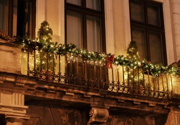 decorare il balcone a Natale