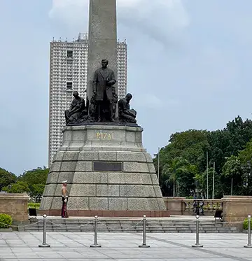 Rizal Monument at Rizal Park (360 x 373)-Lossy