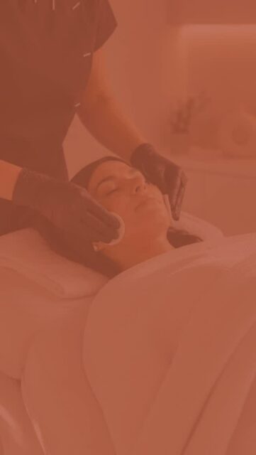 💐 Parce qu’elle mérite le meilleur…
Offrez-lui — ou offrez-vous — un moment rien qu’à soi. ✨
Ce soin comprend un nettoyage de peau en profondeur pour éliminer les cellules mortes, libérer les portes et hydrater la peau. Suivi d’un peeling Coup d’éclat pour affiner et lissera le grain de peau,et de 15min de LED pour apaiser et bonifier le soin. ✨  Lien en bio pour réserver !
#soindelapeau #peeling #esthetiquebordeaux #bordeaux #nansouty