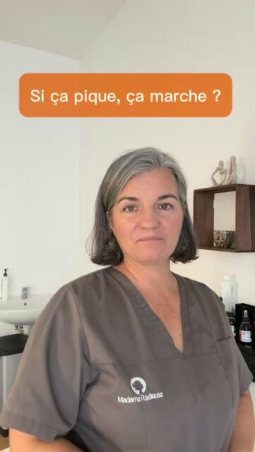 Ça pique, donc ça marche ? Pas vraiment.  À la maison, picotements, échauffements ou rougeurs ne sont pas des preuves qu’un produit est plus efficace. Au contraire, ta peau est peut-être simplement en train de te dire qu’elle n’apprécie pas.  Les sensations plus intenses ? Elles ont leur place lorsqu’elles sont attendues, maîtrisées et intégrées à un protocole professionnel adapté à ta peau.  En skincare, l’efficacité ne se mesure pas à ce que l’on ressent.  #Skincare #ConseilsPeau #SoinVisage #PeauSensible #BordeauX
