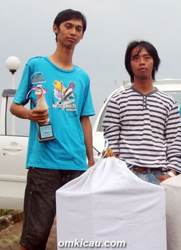Made dan Roni bersama kacer Ningrat.