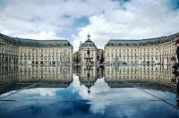place de la bourse avec le miroir d'eau Ă bordeaux place de la bourse avec le miroir d'eau Ă bordeaux