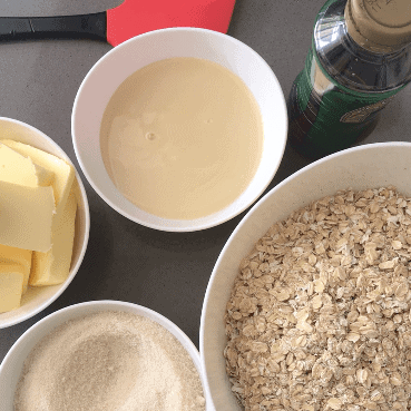 5 ingredients to make easy flapjacks.