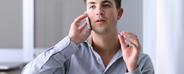 image of a franchise consultant on the phone