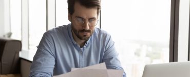 person reading the franchise disclosure document of a franchisor