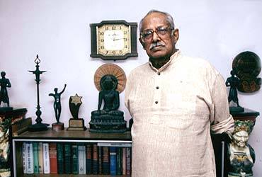 Hrishikesh Mukherjee