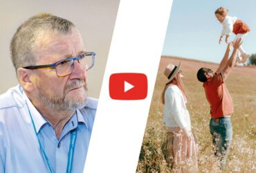Jacek Pulikowski, Rodzina w polu, Tata podrzuca dziecko, miniatura filmu "Zadania ojca i matki w wychowaniu", wychowanie