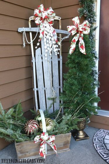 10 Ways To Decorate Your Porch For Christmas - The Farm Girl Gabs®