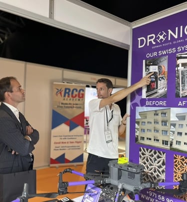 Florian explaining the system's technology to a Verti Expo visitor