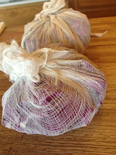 ASimpleHomestead.com - red cabbage dyeing