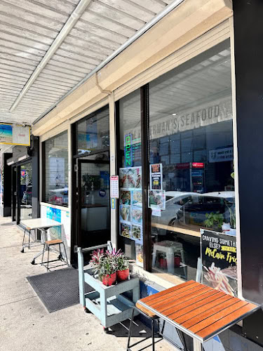 Littlefisherman's Seafood — fish and chip shop in Green Valley, New South Wales