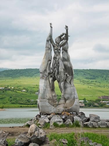 Statue der Göttin Tsovinar