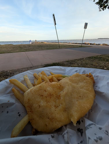Brighton Seafoods — fish and chip shop in Brighton, Queensland