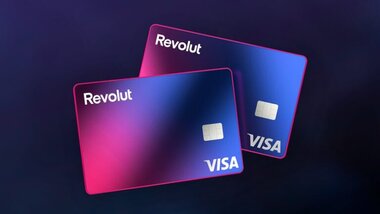 karty płatnicze z napisem Revolut, Visa