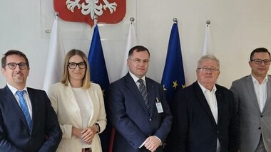 Fot. ZBP (od prawej): Bogusław Wijatyk, Dyrektor Generalny MRiRW, dr Czesław Siekierski, Minister Rolnictwa i Rozwoju Wsi, dr Tadeusz Białek, Prezes ZBP, Agnieszka Wachnicka, Wiceprezes ZBP, Arkadiusz Lewicki, Dyrektor Zespołu ZBP ds. Programów Publicznych i Środowisk Gospodarczych.