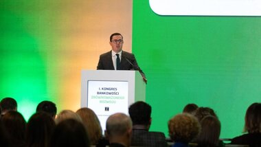 Miłosz Motyka, podsekretarz stanu w Ministerstwie Klimatu i Środowiska, podczas otwarcia Kongresu Bankowości Zrównoważonego Rozwoju 2024 (KBZR 2024).