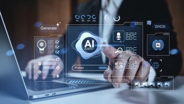 sztuczna inteligencja, AI agent napis na wirtualnym ekranie laptopa