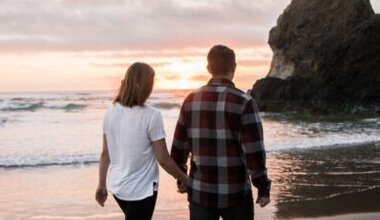 Ünlü oyuncular sahilde el ele görüntülendiler.