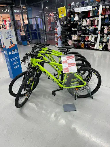 Prima Pavimenti in resina customizzati per Decathlon Laurentina