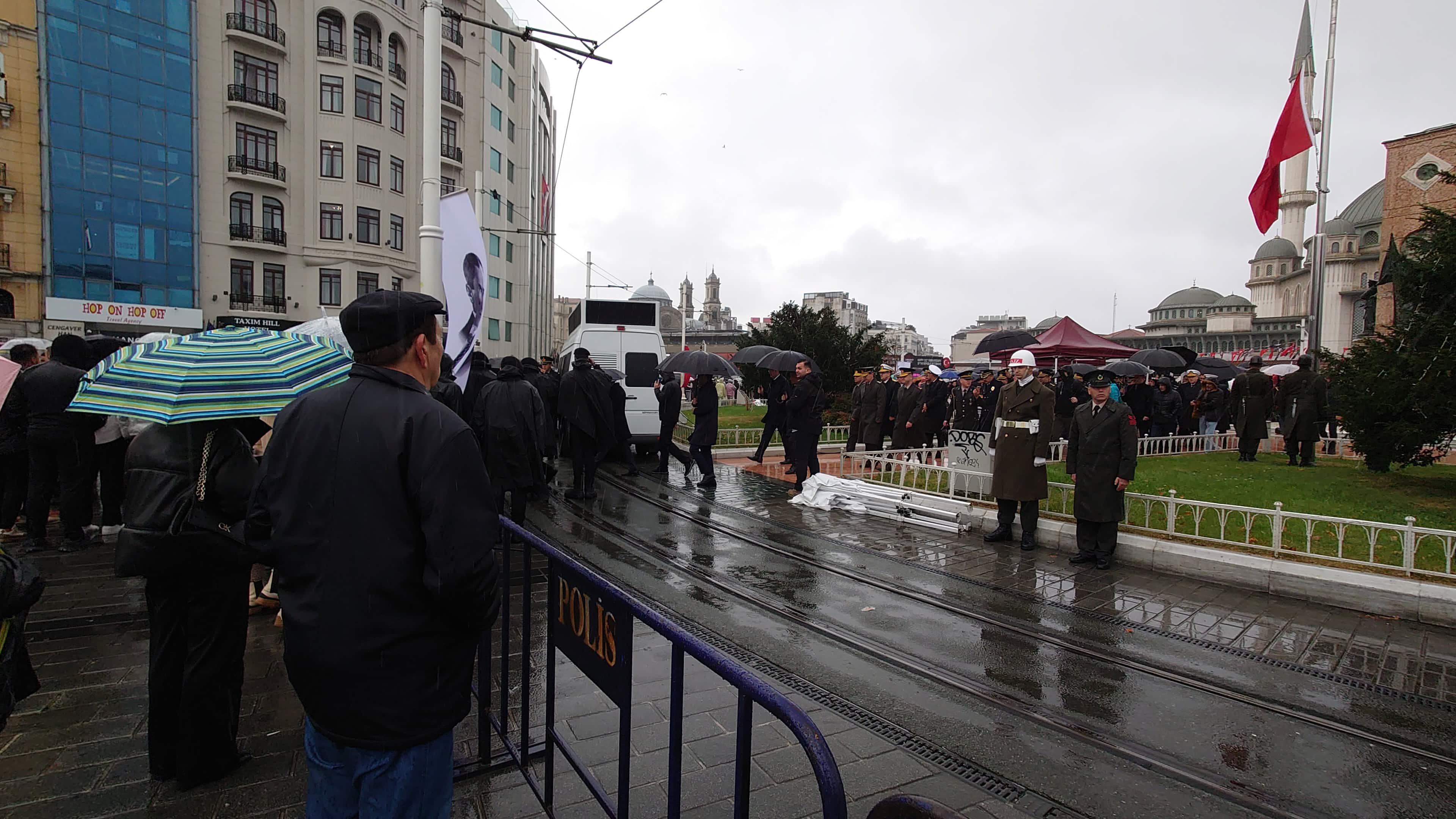 追悼式参列者の撤収する所