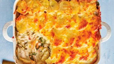 Baked chicken with spinach potatoes in a creamy sauce