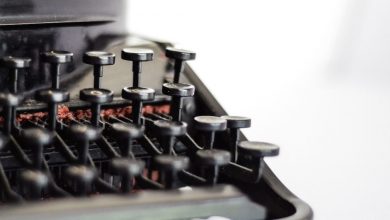 أدوات الكتابة بين الماضي والحاضر