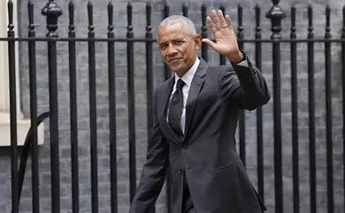 Barack Obama makes a surprise appearance at UK No10 for talks with Rishi Sunak th