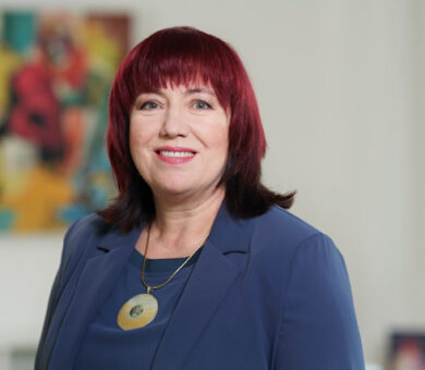 Porträtfoto der ECARF-Botschafterin und Senatorin a. D. für Bildung, Jugend und Familie von der Fotografin Anne Moldenhauer