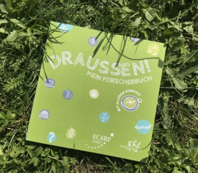 Forscherbuch Draussen auf Wiese