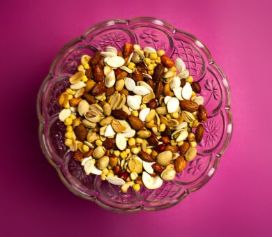 Verschiedene Nüsse in einer Schale