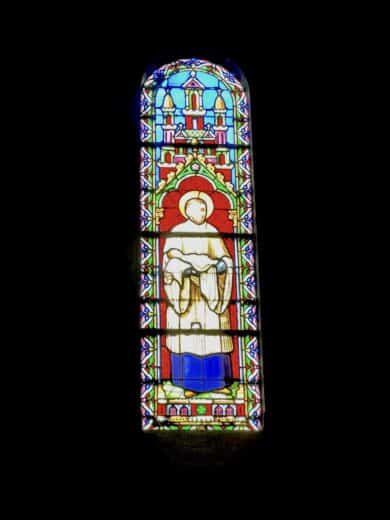 Eines der zahlreichen Kirchenfenster der Église Saint-Pierre in Macon
