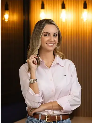 Executiva em retrato corporativo individual realizado na empresa em Belo Horizonte