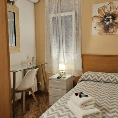 Habitación individual con baño compartido