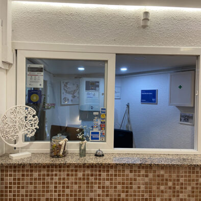 Recepción Hostal Río de Castro en Barcelona