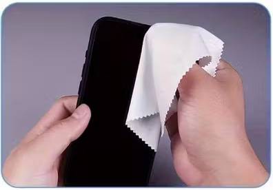 Handheld cleaning doek voor smartphones en schermen, ideale reinigingsoplossing.