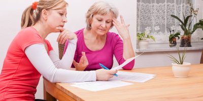 Für den Fall, den eigenen Willen zu Behandlungsmethoden nicht meh selbst äußern zu können, vorzusorgen, ist eine Patientenverfügung empfehlenswert.