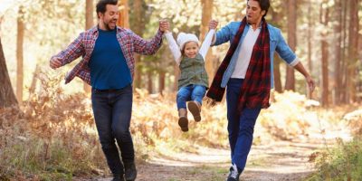 Gleichgeschlechtiches Paar mit Kind