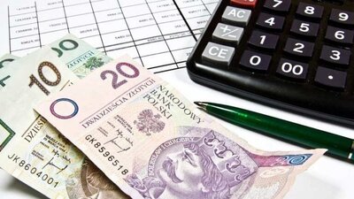 banknoty, dokumenty finansowe, kalkulator