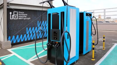 Stacja ładowania, elektryki, Galeria Krakowska. Źródło: Powerdot