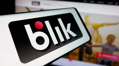 smartfon, napis BLIK