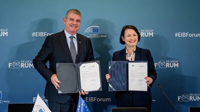 Od lewej: Ioannis Tsakiris, Dorota Zawadzka-Stępniak. Źródło: EBI