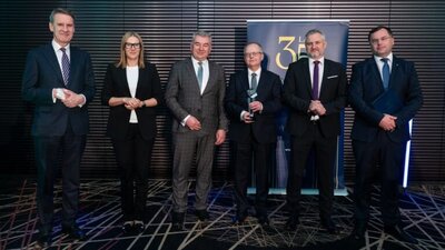 Od lewej: Włodzimierz Kiciński, Agnieszka Wachnicka, Krzysztof Karwowski, Tomasz Łazarski, Piotr Chrzanowski, Tadeusz Białek. Źródło: SoftNet