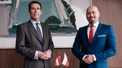 Przedstawicielstwo PKO BP w Austrii. Od lewej: Hiddo van Voorst tot Voorst, Marek Radzikowski. Źródło: PKO Bank Polski