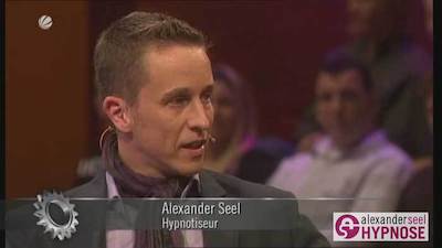 Alexander Seel beantwortet im Fernsehen Fragen zu Blitzhypnose.