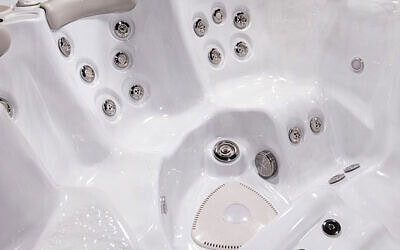 Découvrez tous les conseils pour entretenir votre Spa acrylique
