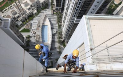 3 Reasons to Hire Dryman Restoration to Handle Commercial Roofing Issues